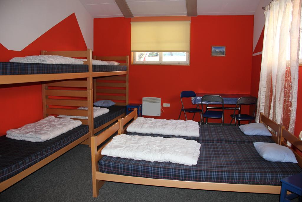 Downtown Lodge Hostel - Unique Simple Central Grindelwald Room photo